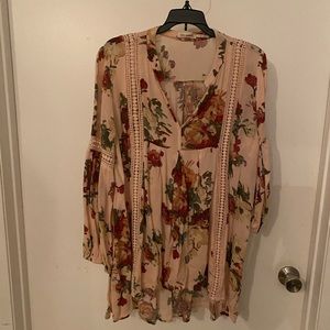 Blu pepper Rose blouse.